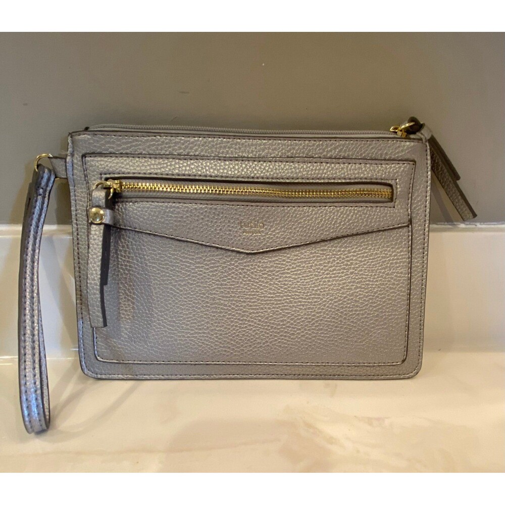 Tutilo New York‎ Silver Wristlet Purse Stylish Chic Elegant Dressy Formal Bag